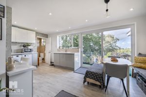 Kitchen / Breakfast Room- click for photo gallery